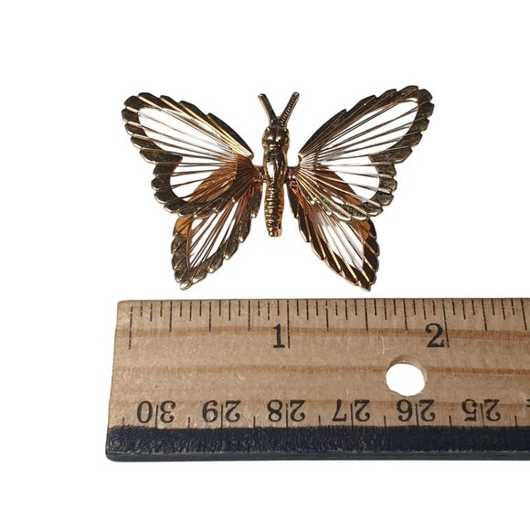 Monet Gold Tone Filigree Butterfly Brooch Pin Nature Fashion Vintage Jewelry - Picture 2 of 4